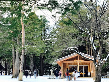 北海道神宮境内の森に佇む神宮茶屋。北海道銘菓が買えるお休み処