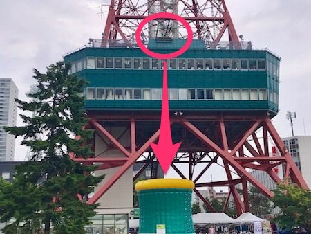 さっぽろテレビ塔ダイブが今年も登場 大通公園に向けて大ジャンプ 札幌ぶらぶらダイアリー